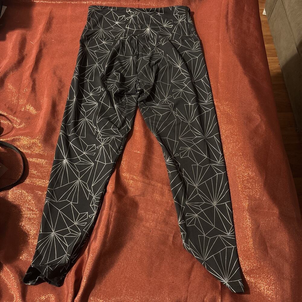 Onzie Flow Highrise Basic Capri 2029 Reflective (Reflective, S/M) - Picture 2 of 3